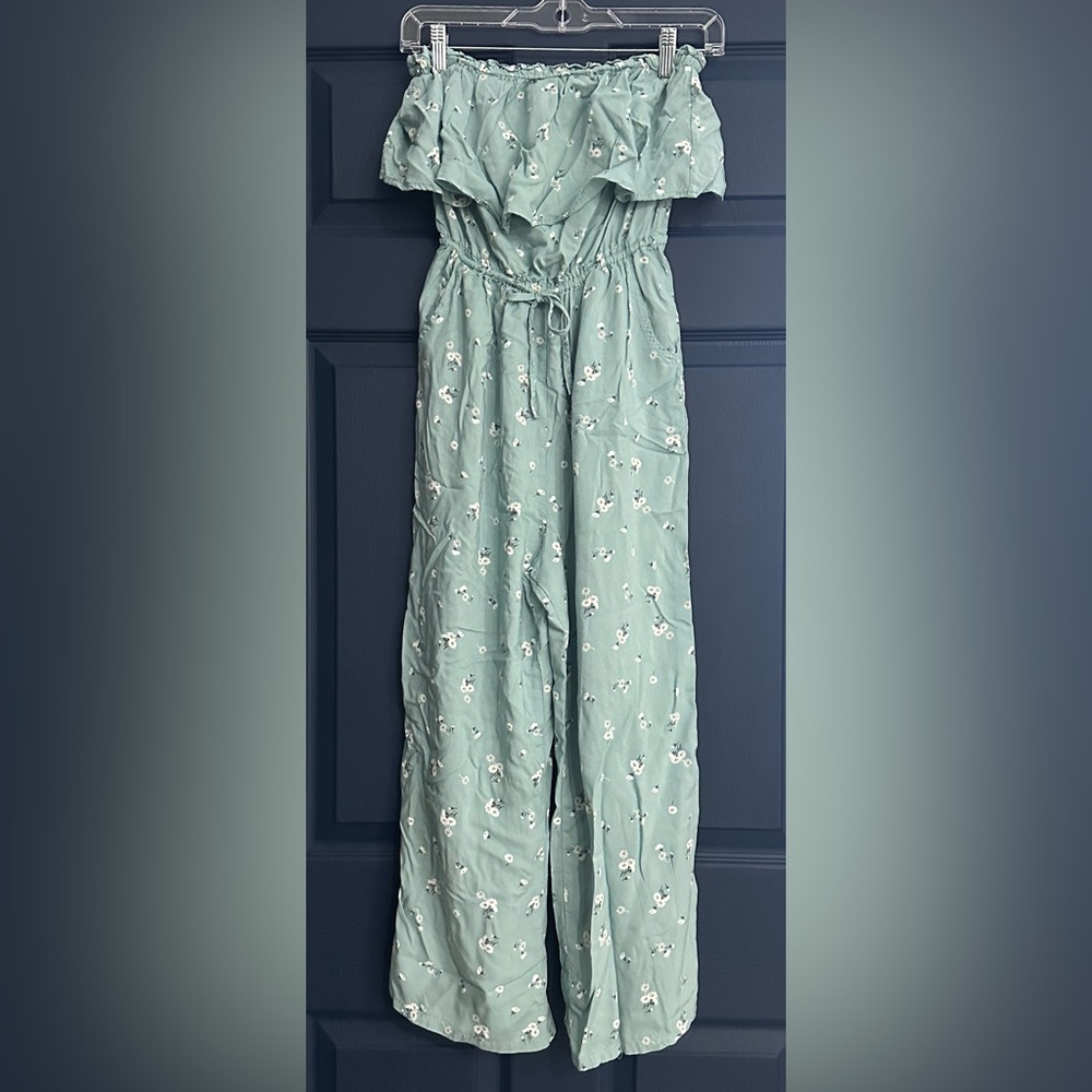 Hollister Green Floral Jumpsuit Size Small